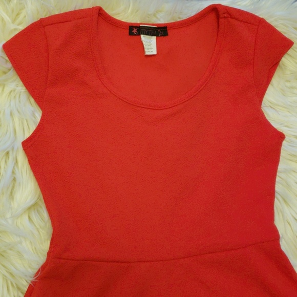 RED DRESS - Picture 3 of 4